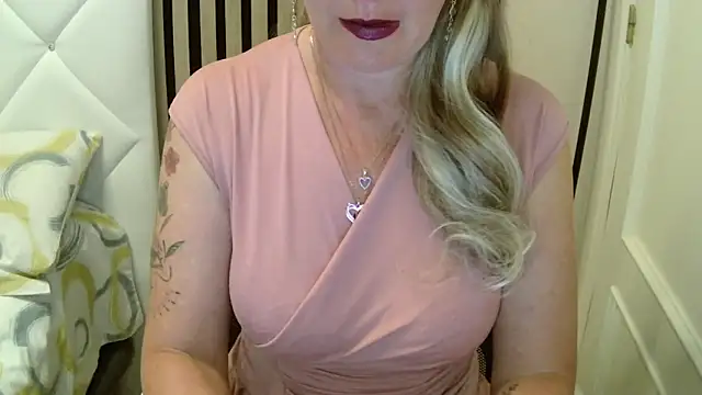 xxNoeliaxx online show from March 3, 2026, 8:20 am