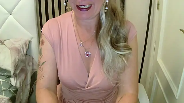 xxNoeliaxx online show from March 10, 2026, 8:41 am