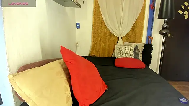 SARAMISHA online show from November 5, 2025, 2:28 pm