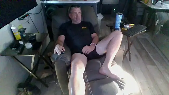 Snapshot of lateniter chatting on May 3, 2026, 11:44 pm lateniter online show from May 3, 2026, 11:44 pm