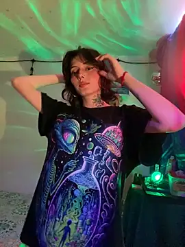 LiliJones  online show from February 16, 2026, 5:20 pm