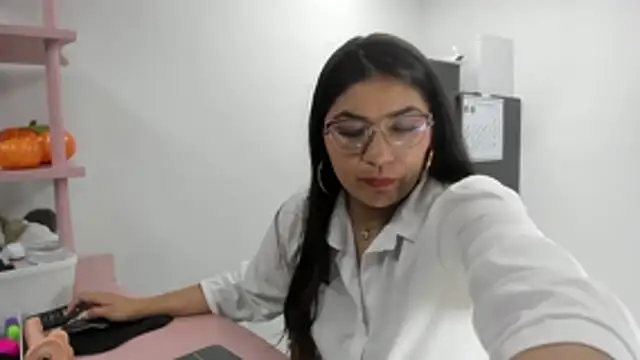 Luna Dumont online show from October 13, 2025, 11:10 am