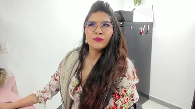 Luna Dumont online show from December 15, 2025, 11:03 am