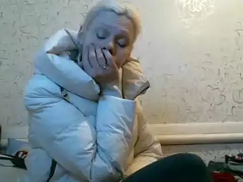Julie Silver online show from February 10, 2025, 7:38 pm