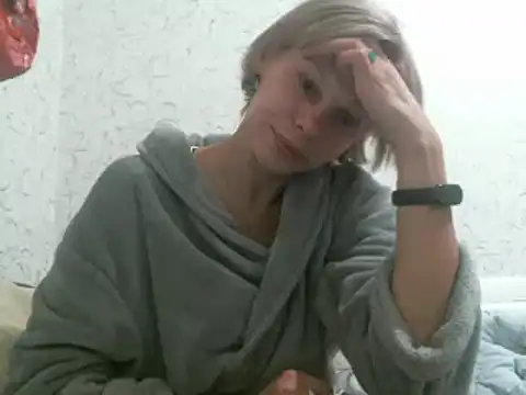 Julie Silver online show from October 9, 2025, 7:56 pm