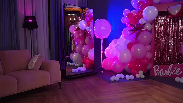 eva fashionista online show from February 6, 2025, 4:21 am