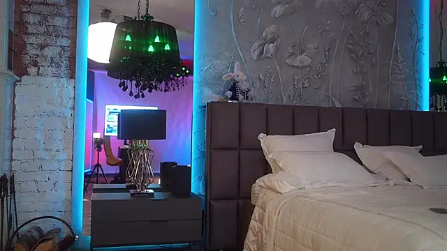 eva fashionista online show from April 17, 2026, 7:28 pm