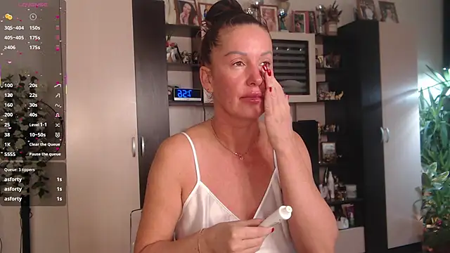 Snapshot of SheilaRyan chatting on November 22, 2025, 4:55 am SheilaRyan online show from November 22, 2025, 4:55 am