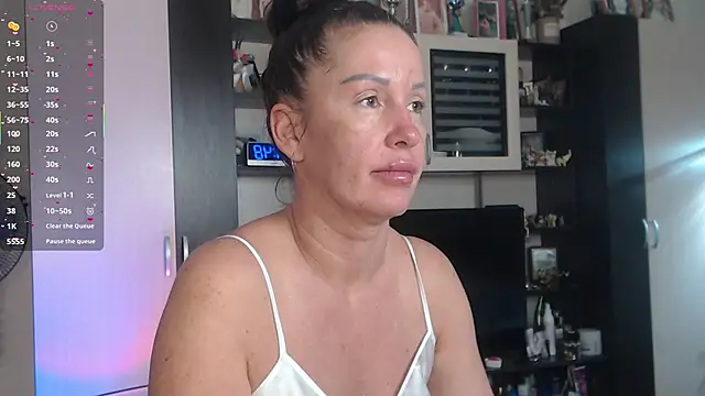 Snapshot of SheilaRyan chatting on November 28, 2025, 4:48 am SheilaRyan online show from November 28, 2025, 4:48 am