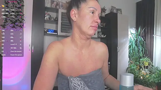 Snapshot of SheilaRyan chatting on January 18, 2026, 4:49 am SheilaRyan online show from January 18, 2026, 4:49 am