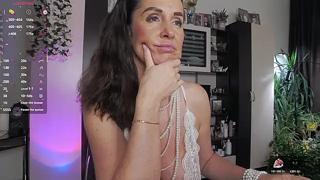 Snapshot of SheilaRyan chatting on February 20, 2026, 6:26 am SheilaRyan online show from February 20, 2026, 6:26 am