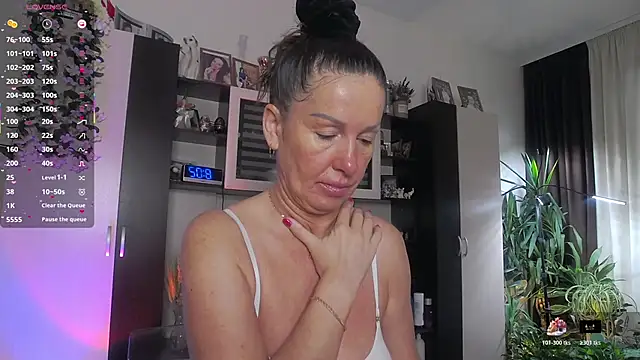 Snapshot of SheilaRyan chatting on March 3, 2026, 5:02 am SheilaRyan online show from March 3, 2026, 5:02 am