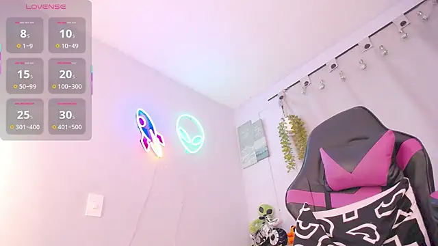 lucie nicolls online show from December 5, 2025, 8:27 pm