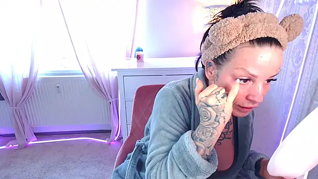 EmilyDiazofficial online show from February 15, 2026, 9:08 am