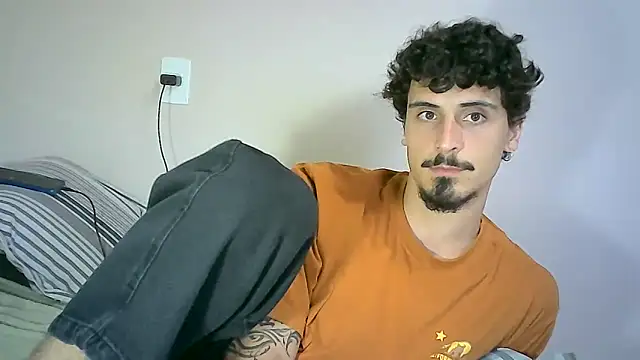 Snapshot of milkoffe chatting on December 10, 2024, 8:49 pm milkoffe online show from December 10, 2024, 8:49 pm