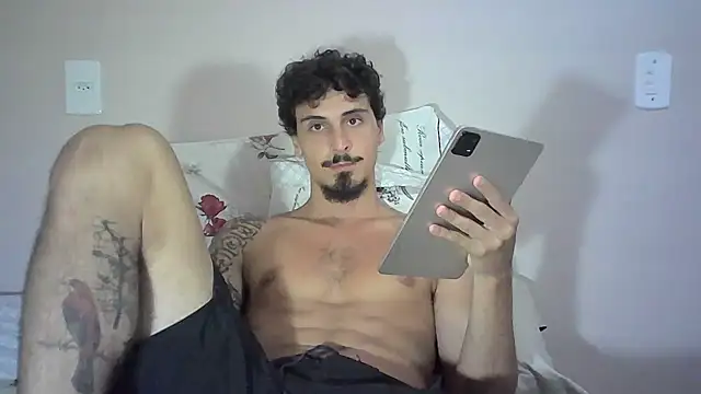 Snapshot of milkoffe chatting on January 26, 2025, 12:05 am milkoffe online show from January 26, 2025, 12:05 am