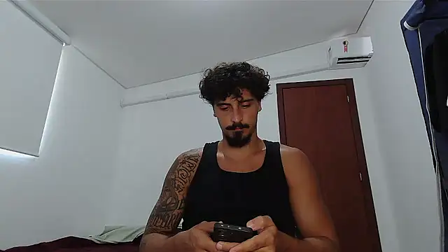 Snapshot of milkoffe chatting on February 13, 2026, 2:02 pm milkoffe online show from February 13, 2026, 2:02 pm