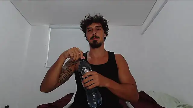 Snapshot of milkoffe chatting on February 22, 2026, 2:04 pm milkoffe online show from February 22, 2026, 2:04 pm