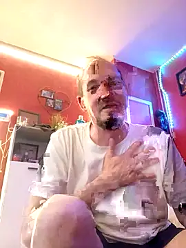 Denislamalice34 online show from April 20, 2026, 8:21 pm