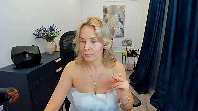 Snapshot of Sinty_Devis chatting on February 22, 2026, 4:24 am Sinty Devis online show from February 22, 2026, 4:24 am