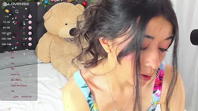 Snapshot of SophiaLiu chatting on December 7, 2024, 7:10 pm SophiaLiu online show from December 7, 2024, 7:10 pm