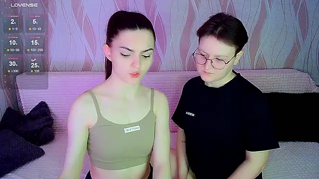  crazy baby  online show from November 27, 2025, 9:06 pm