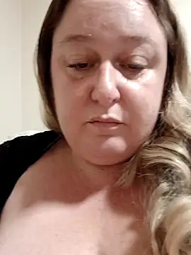 Snapshot of blissful_vixen chatting on September 24, 2025, 12:52 pm blissful vixen online show from September 24, 2025, 12:52 pm