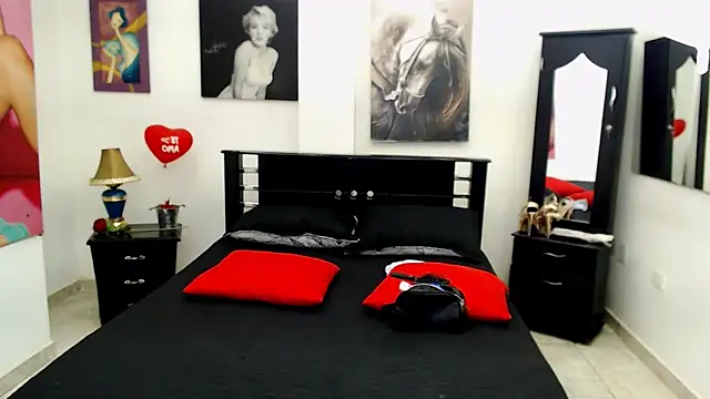 VeronicaReynolds online show from January 13, 2025, 12:02 pm