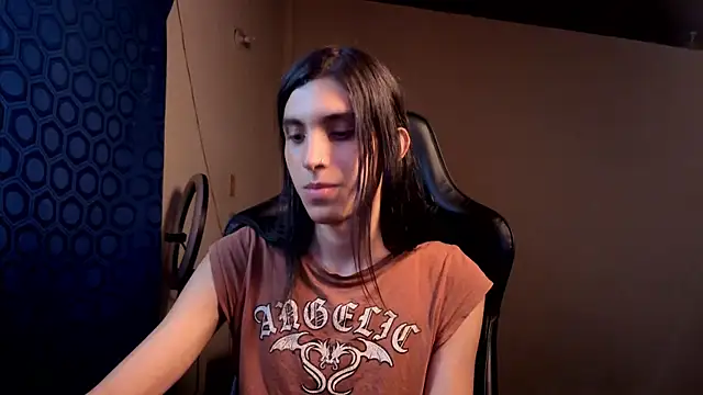 angelitofemboy online show from April 2, 2026, 6:33 am