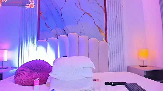 carolriveraa  online show from March 1, 2025, 8:31 pm