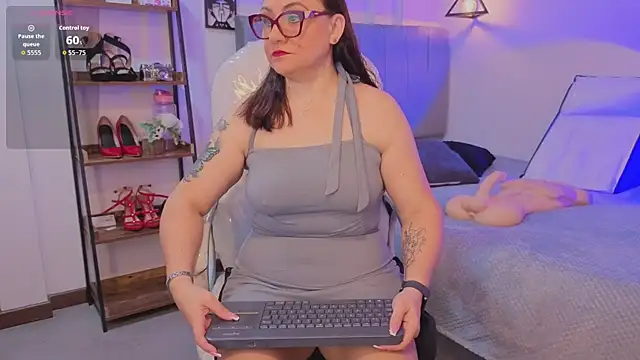 lady nylon  online show from November 18, 2025, 1:04 pm