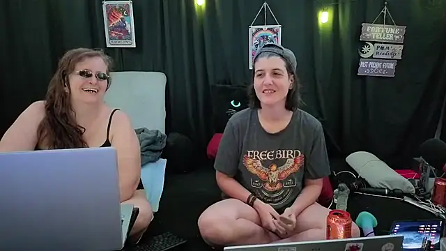 Sexy Mama-69 online show from November 21, 2025, 4:27 pm