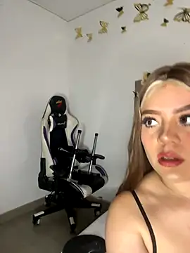 Jullieetta online show from October 9, 2025, 11:41 am