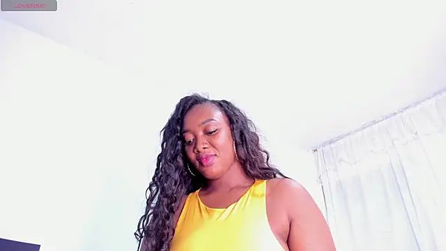 RoxannaBlanche online show from February 6, 2025, 11:04 pm