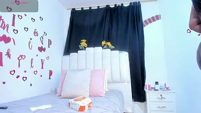 RoxannaBlanche online show from March 3, 2026, 12:55 pm