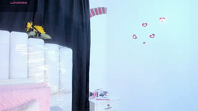 RoxannaBlanche online show from March 26, 2026, 12:00 pm