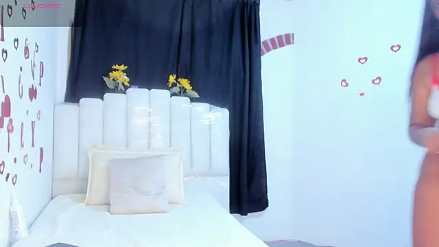 RoxannaBlanche online show from April 10, 2026, 12:54 pm