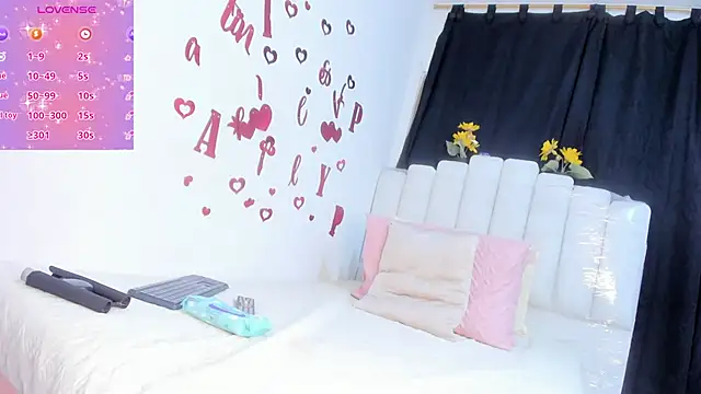 Snapshot of RoxannaBlanche chatting on April 30, 2026, 11:05 am RoxannaBlanche online show from April 30, 2026, 11:05 am