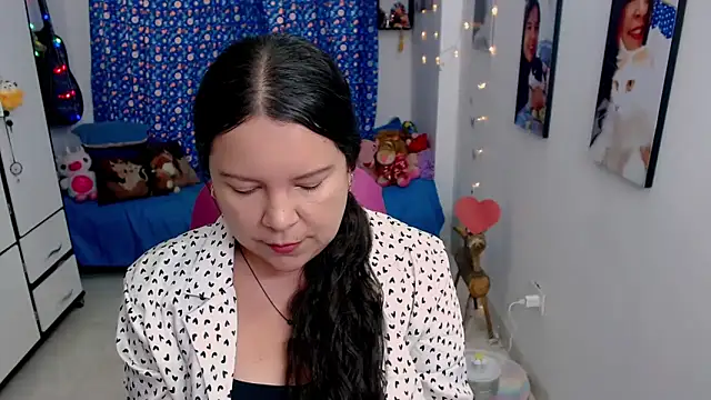 claryssa  online show from March 8, 2026, 9:18 pm