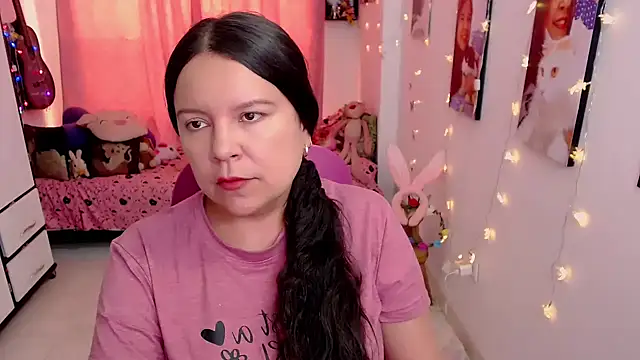 claryssa  online show from April 8, 2026, 7:47 pm