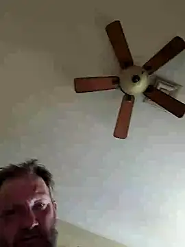 Snapshot of Hugebwc102 chatting on October 3, 2025, 9:34 pm Hugebwc102 online show from October 3, 2025, 9:34 pm