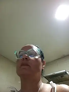 Snapshot of Eunice73 chatting on December 4, 2024, 11:24 pm Eunice73 online show from December 4, 2024, 11:24 pm