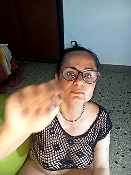 Snapshot of Eunice73 chatting on February 10, 2025, 10:09 pm Eunice73 online show from February 10, 2025, 10:09 pm