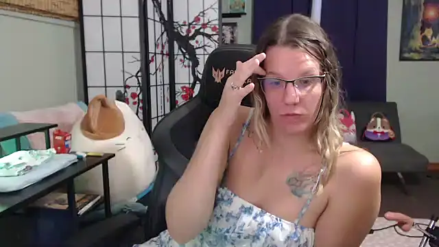 Snapshot of Sarahtineke chatting on October 19, 2025, 10:21 pm Sarahtineke online show from October 19, 2025, 10:21 pm