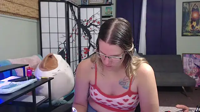 Snapshot of Sarahtineke chatting on October 27, 2025, 4:22 pm Sarahtineke online show from October 27, 2025, 4:22 pm