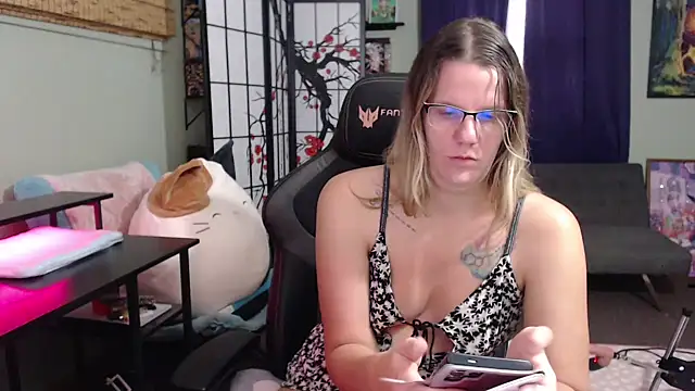 Snapshot of Sarahtineke chatting on November 4, 2025, 4:50 pm Sarahtineke online show from November 4, 2025, 4:50 pm