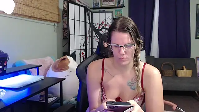 Snapshot of Sarahtineke chatting on November 19, 2025, 5:35 pm Sarahtineke online show from November 19, 2025, 5:35 pm