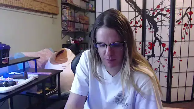 Snapshot of Sarahtineke chatting on February 3, 2026, 4:32 am Sarahtineke online show from February 3, 2026, 4:32 am