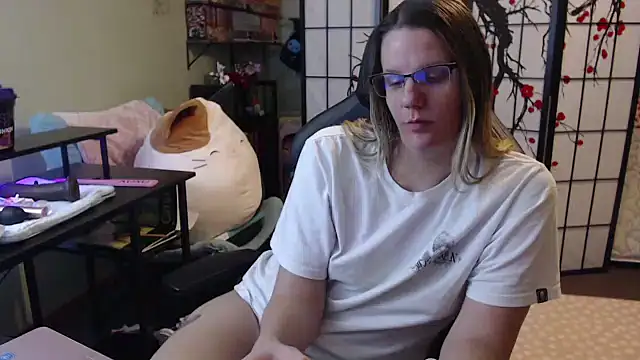 Snapshot of Sarahtineke chatting on February 3, 2026, 10:59 pm Sarahtineke online show from February 3, 2026, 10:59 pm