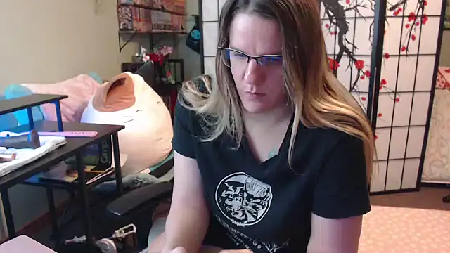 Snapshot of Sarahtineke chatting on February 4, 2026, 6:58 pm Sarahtineke online show from February 4, 2026, 6:58 pm